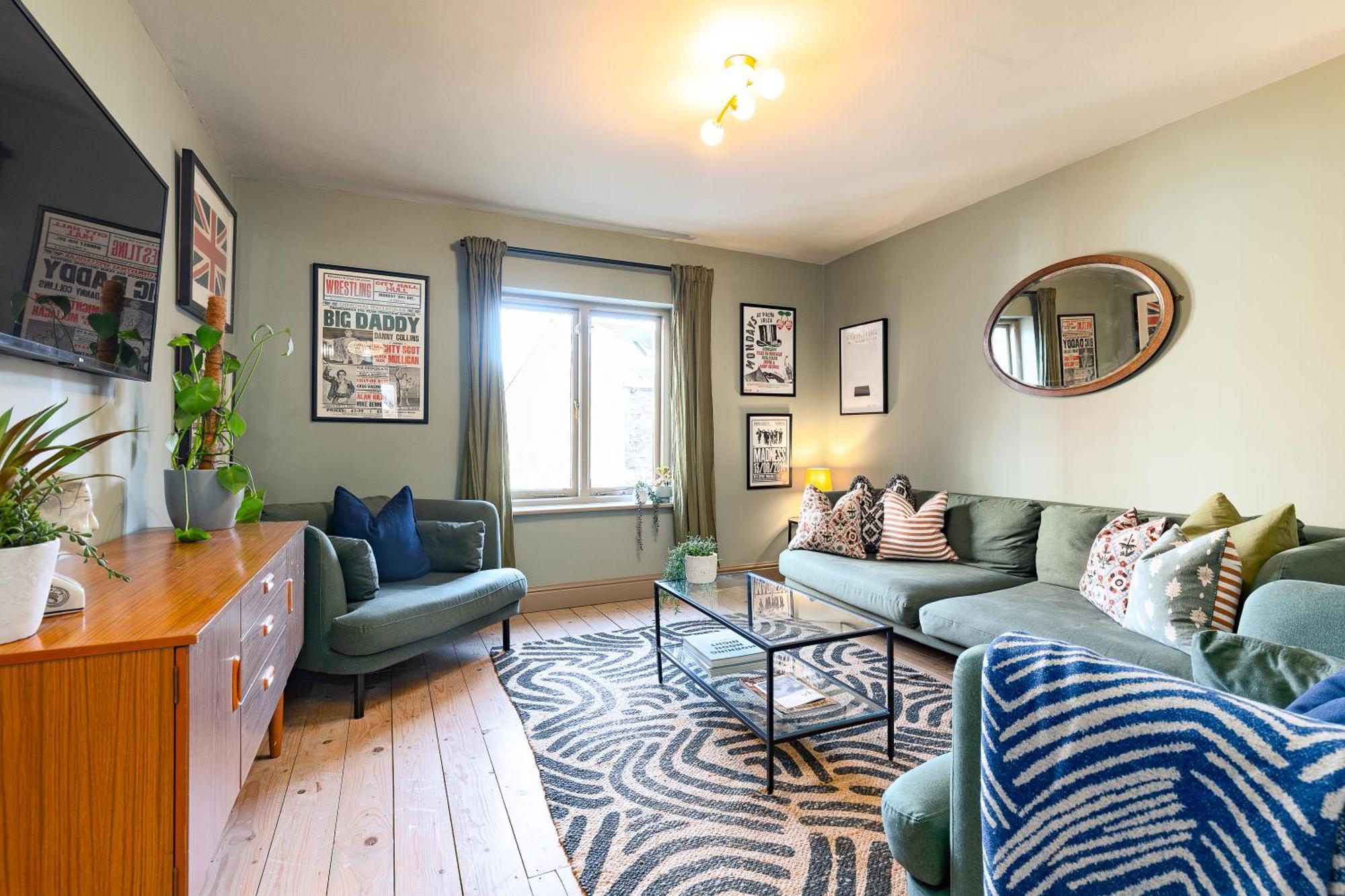 Stylish Seaside Home With King Beds And Parking Скарбъро Екстериор снимка