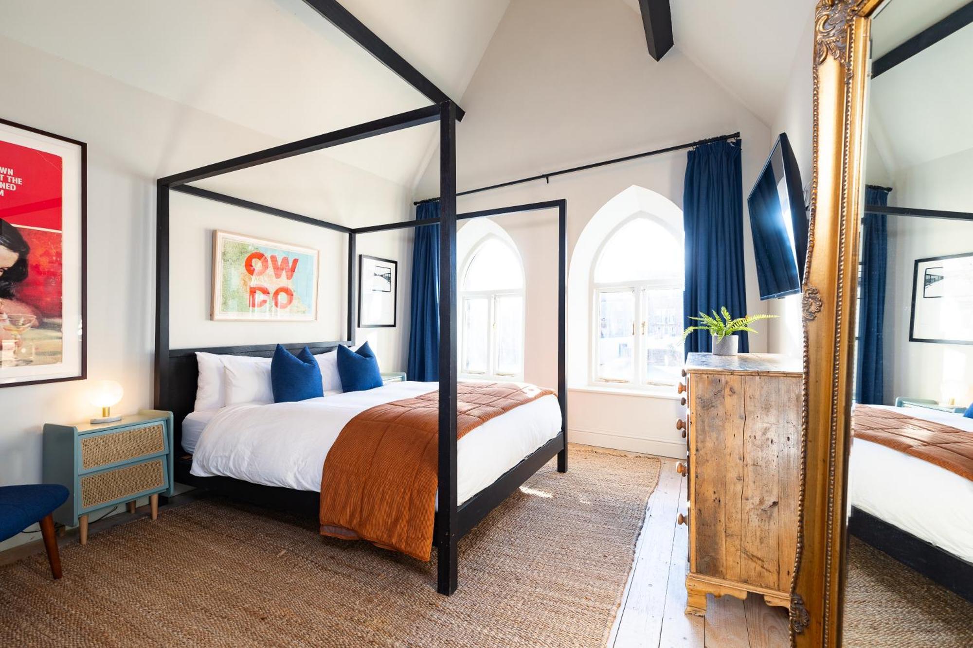 Stylish Seaside Home With King Beds And Parking Скарбъро Екстериор снимка